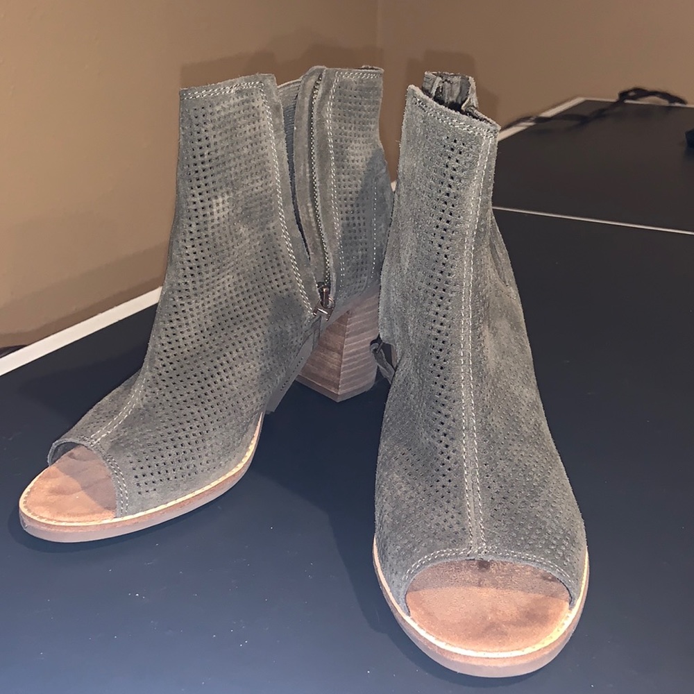 TOMS heels